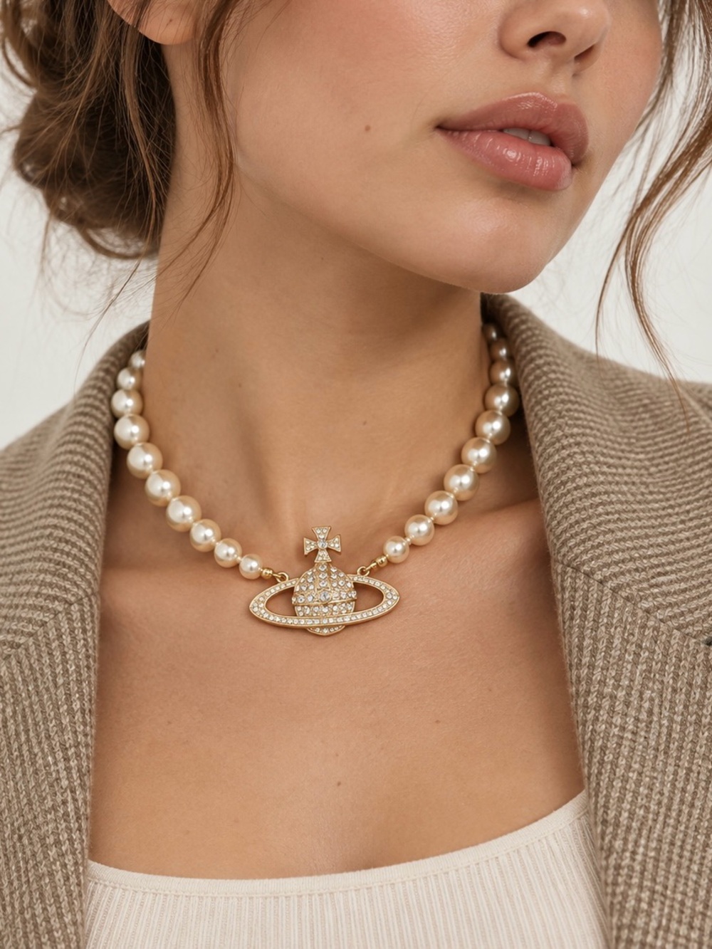 Vivienne Westwood One Row Pearl Bas Relief Choker – Gold / Cream Pearl - Picture 12 of 12
